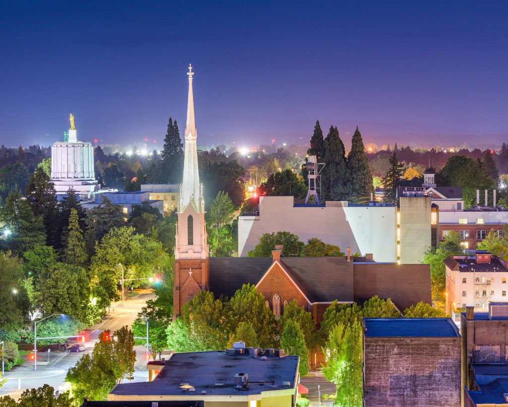 Salem, Oregon, USA downtown city skyline at dusk.